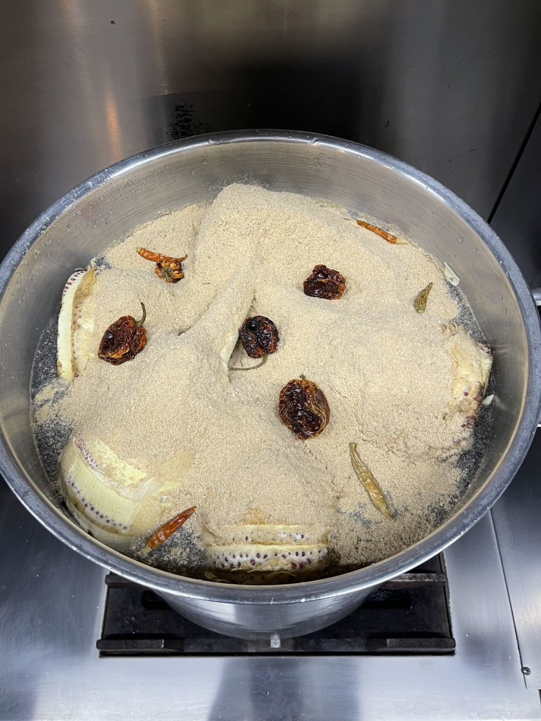 素材の良さを活かす伝統の下ごしらえ